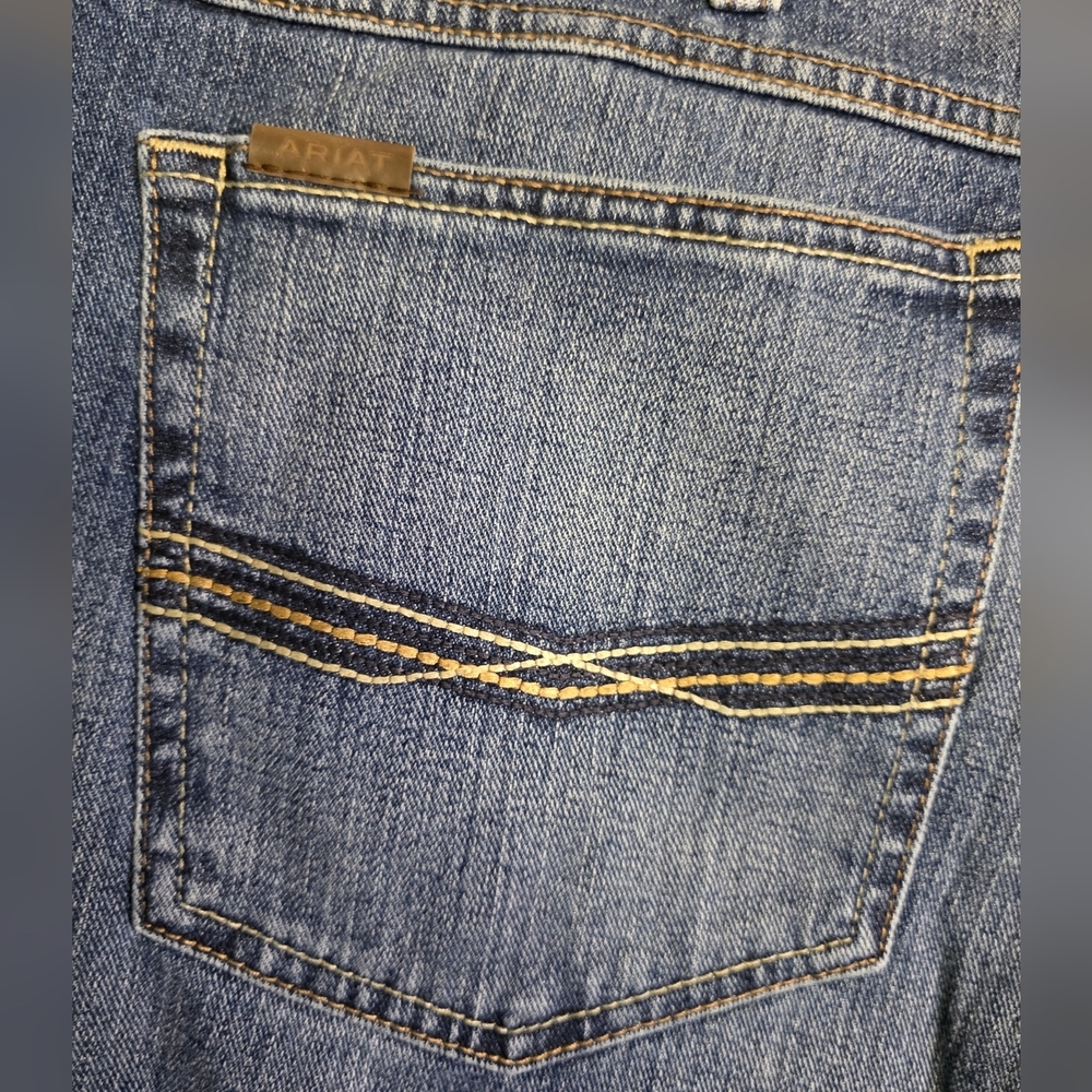 M4 Legacy Stretch JeanStyle No. 10022674Mid riseClassic 19" boot cut leg opening - Picture 8 of 14